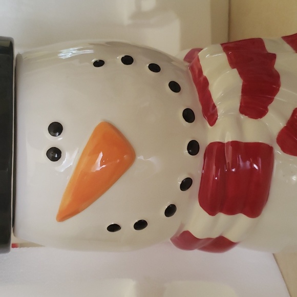 HOLIDAY SALE!!! LAST ONE LEFT - Ceramic snowman cookie jar - Picture 3 of 7
